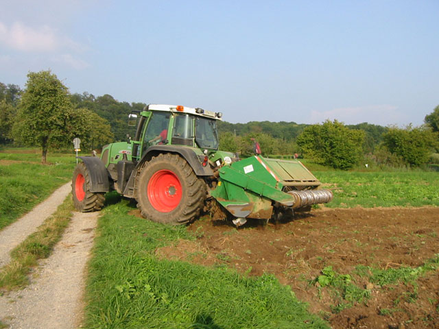 Spatenmaschine zur tiefen, schonenden Bodenbearbeitung