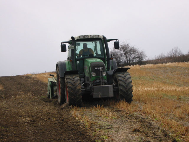 Einsatz der Spatenmaschine auf Rebfl&auml;chen